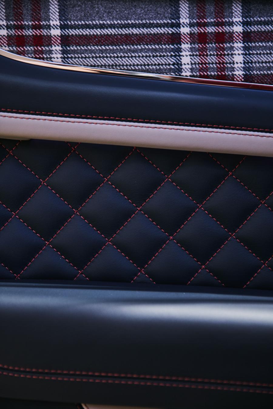 Детали интерьера Bentley Bentayga Businessman by Huntsman & Mulliner 2019 года  (фото 6 из 9)